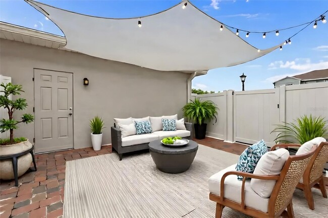 Foto del edificio - 15384 Caravan Ave