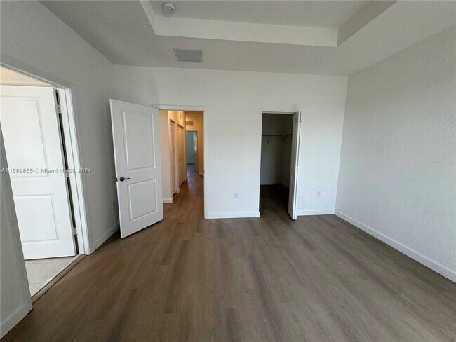 Building Photo - 1110 SE 27th Ter Unit#1110