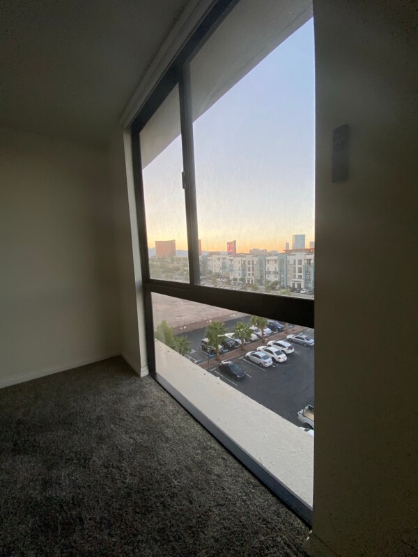 Foto del edificio - 3930 University Center Dr