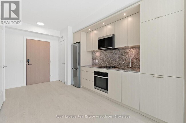 Photo du bâtiment - 25 Cordova Ave