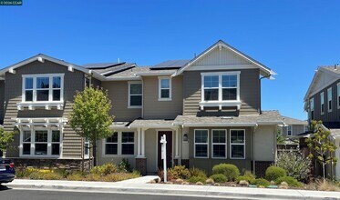 Building Photo - 777 Country Club Dr