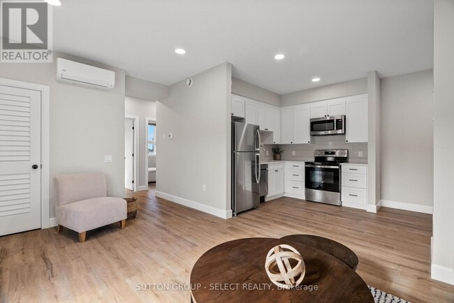 Building Photo - 13 Moonlight Ct