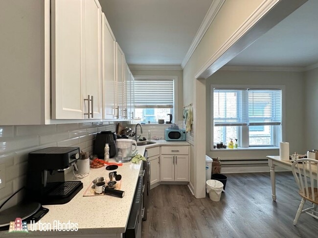 Building Photo - 321 Kedzie St