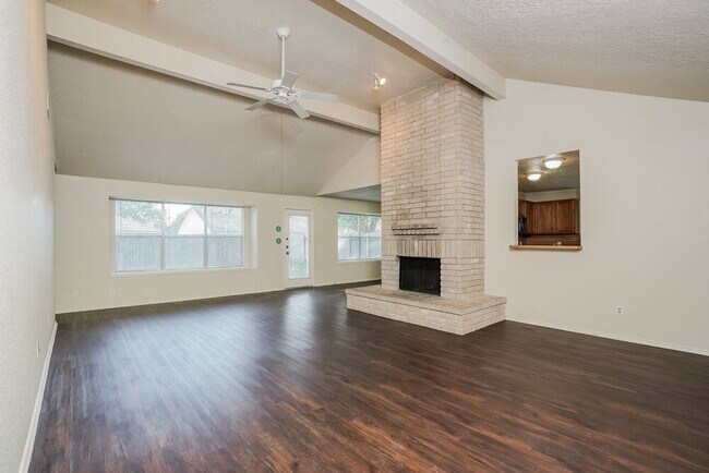 Foto del edificio - 1331 Three Forks Dr