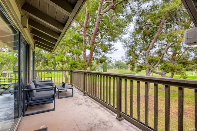 Building Photo - 28 Arboles