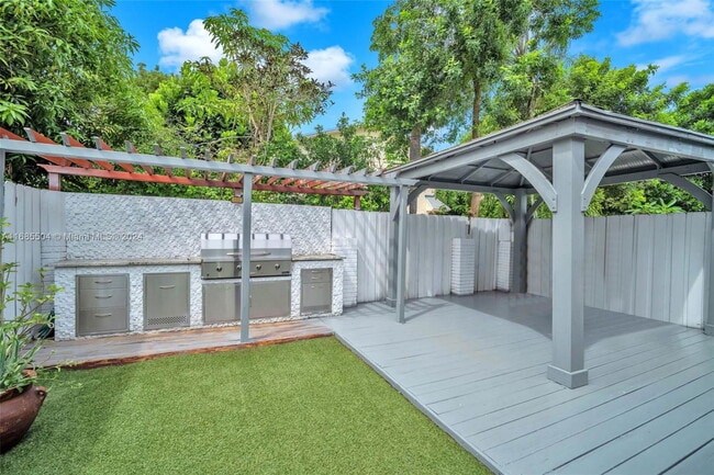 Photo - 835 NW 41st Ct House