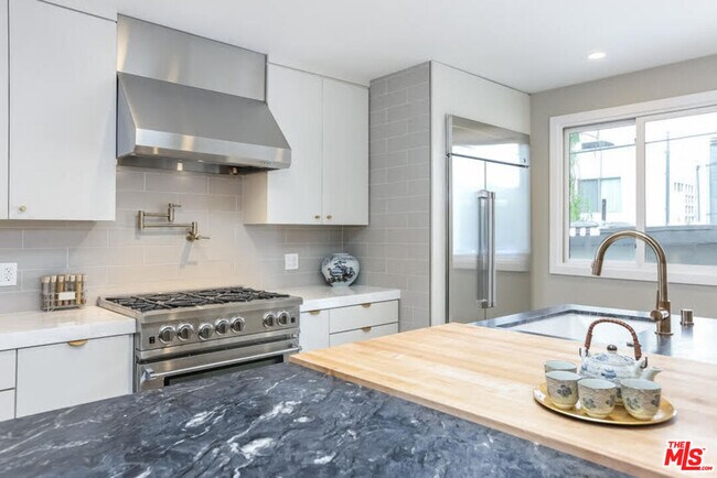 Foto del edificio - 9016 Dicks St