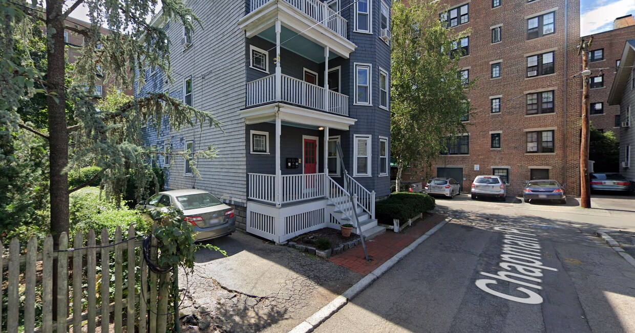 Building Photo - 8 Chapman Pl