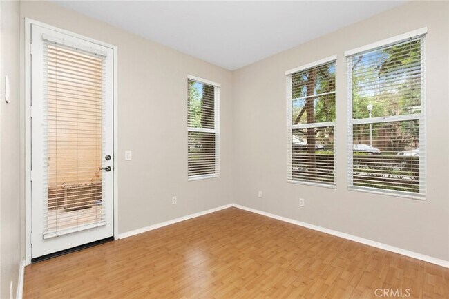 Building Photo - 21 Tall Oak
