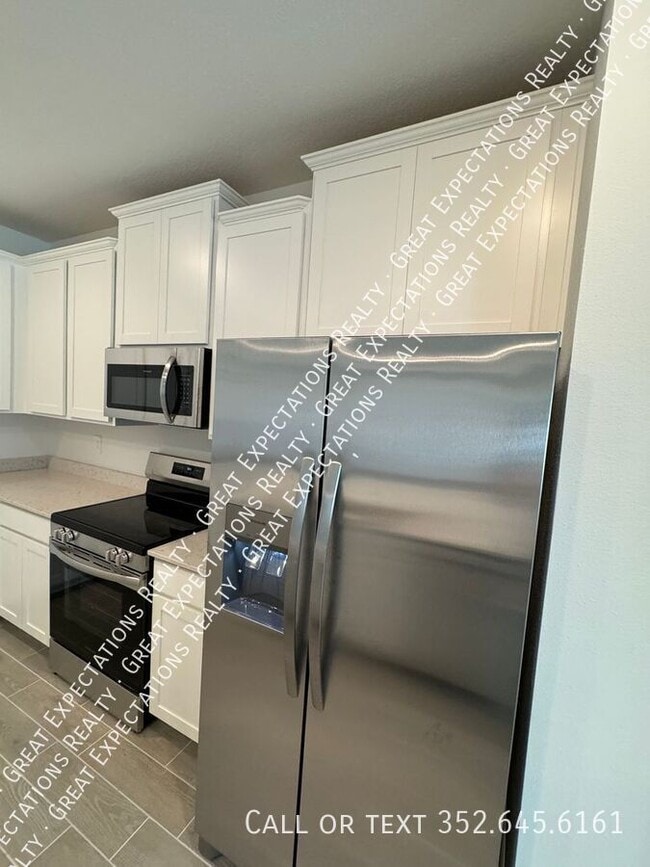 Building Photo - 3964 NE 33rd Ave