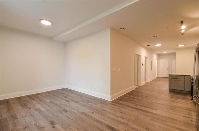 Building Photo - 10 W Goepp St
