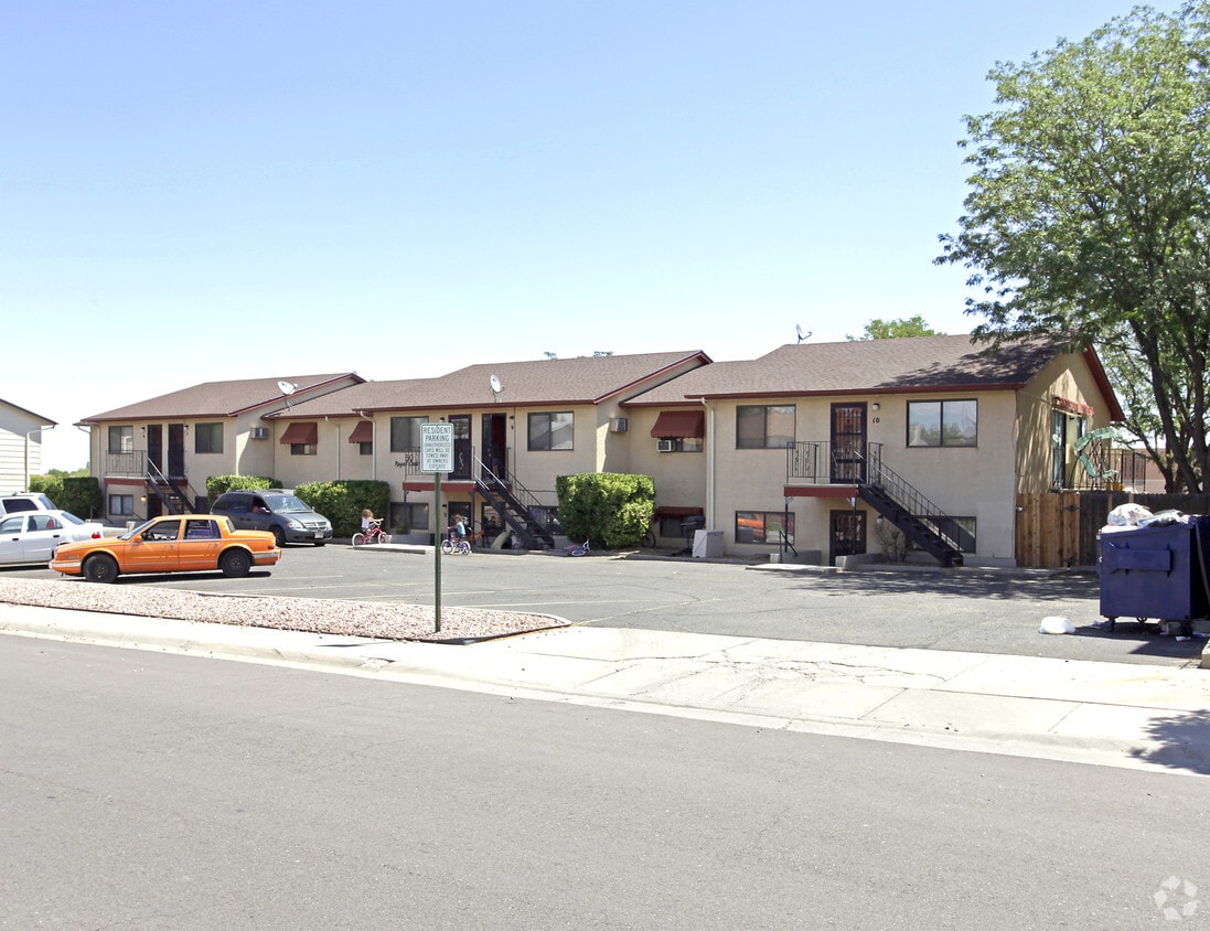 Primary Photo - 50 Royal Crest Dr