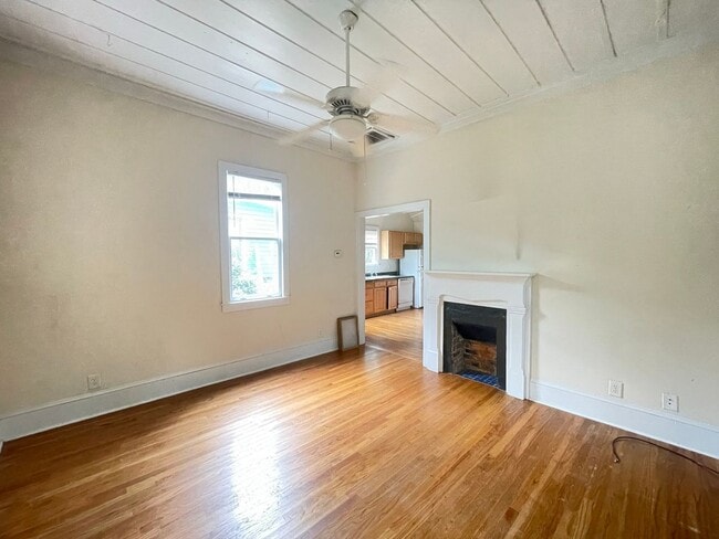 Building Photo - Very Cute Two Bedroom on Childs