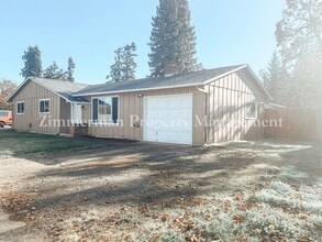 Building Photo - 1375 E Pennoyer Ave