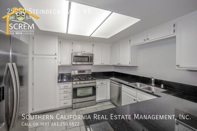 Building Photo - Three Bedroom Townhome in Stevenson Ranch