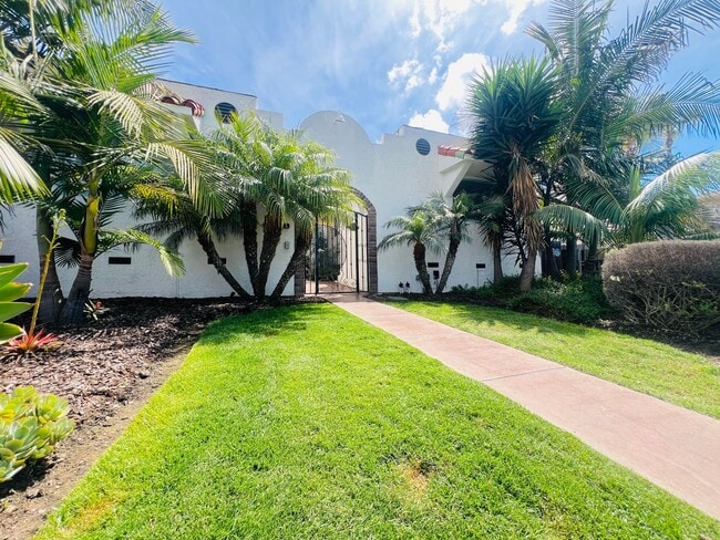 Building Photo - Charming North Park Cottage
