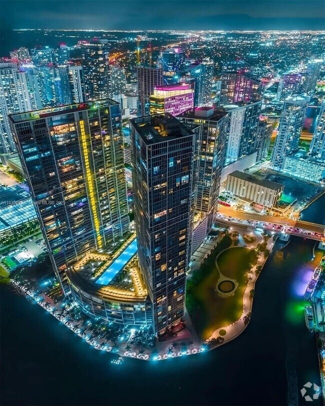 Building Photo - 475 Brickell Ave