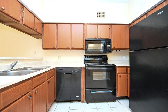 Building Photo - 2626 Holly Hall St