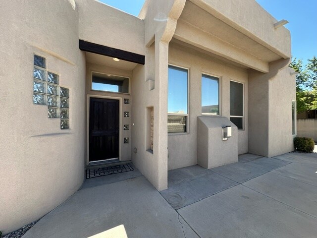 Building Photo - 8816 Desert Fox Way NE
