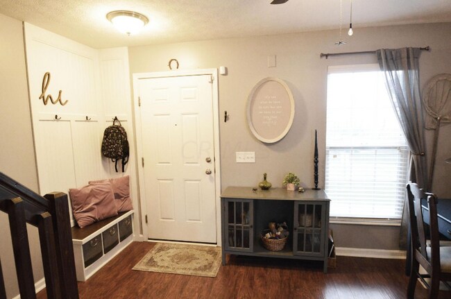 Foto del edificio - 6397 Blue Knoll Dr