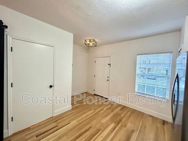 Building Photo - 12370 Berkeley Square Dr