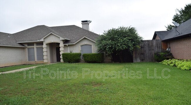 Building Photo - 1108 Highcrest Dr