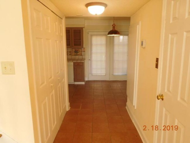 Building Photo - 1442 River Dr