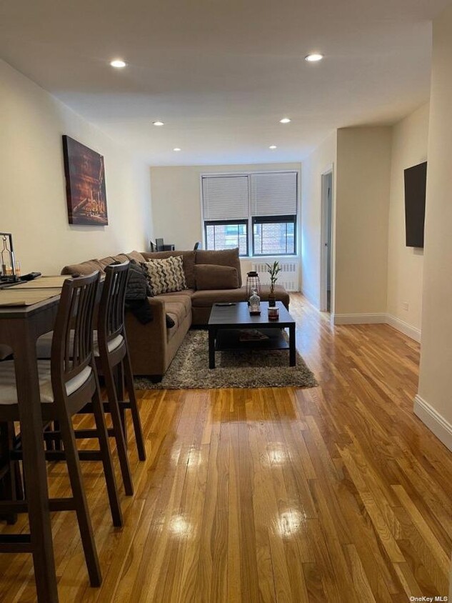 Foto principal - 1 bedroom in Forest Hills NY 11375