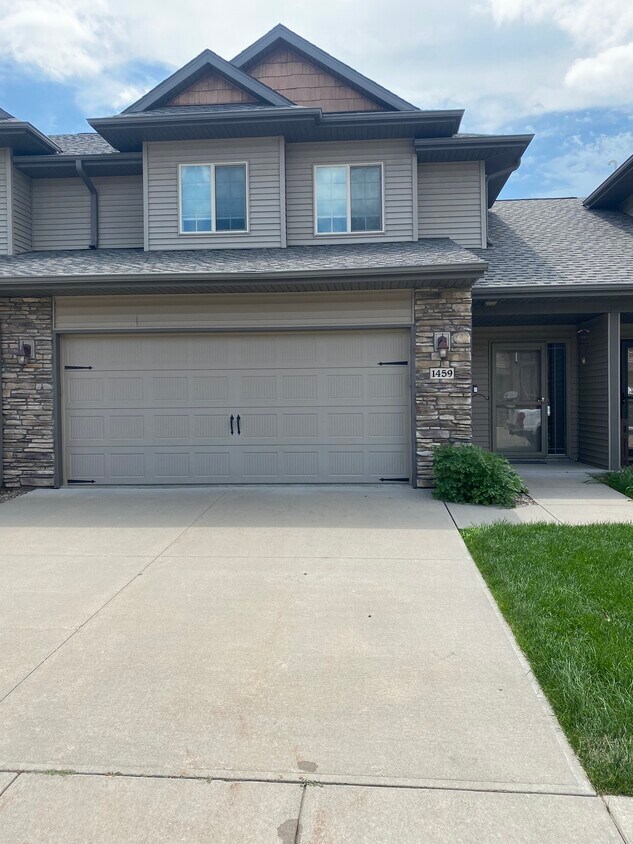 Primary Photo - 1459 Marilyn Dr