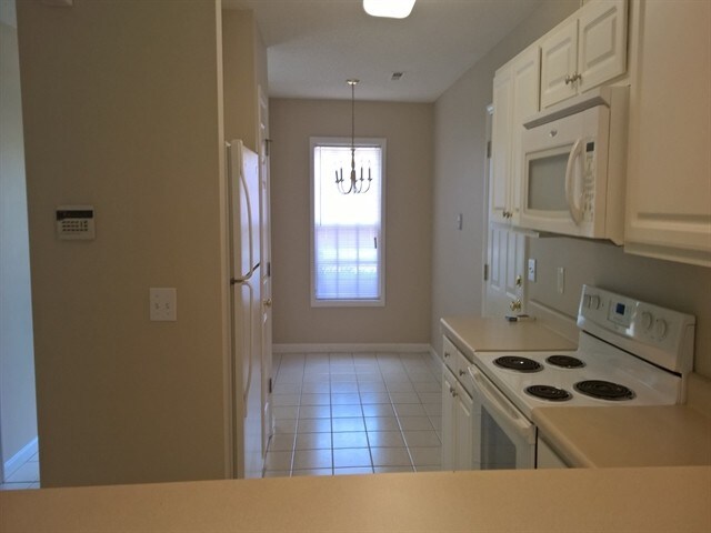 Foto del edificio - 5510 Regent Village Drive