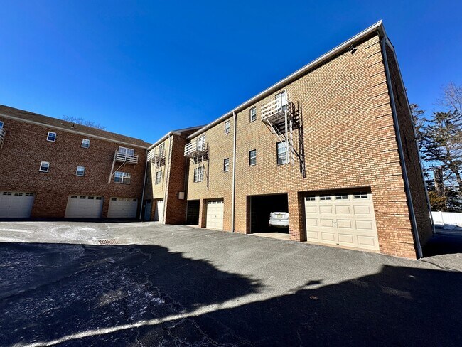 Foto del edificio - 358 Maple Ave