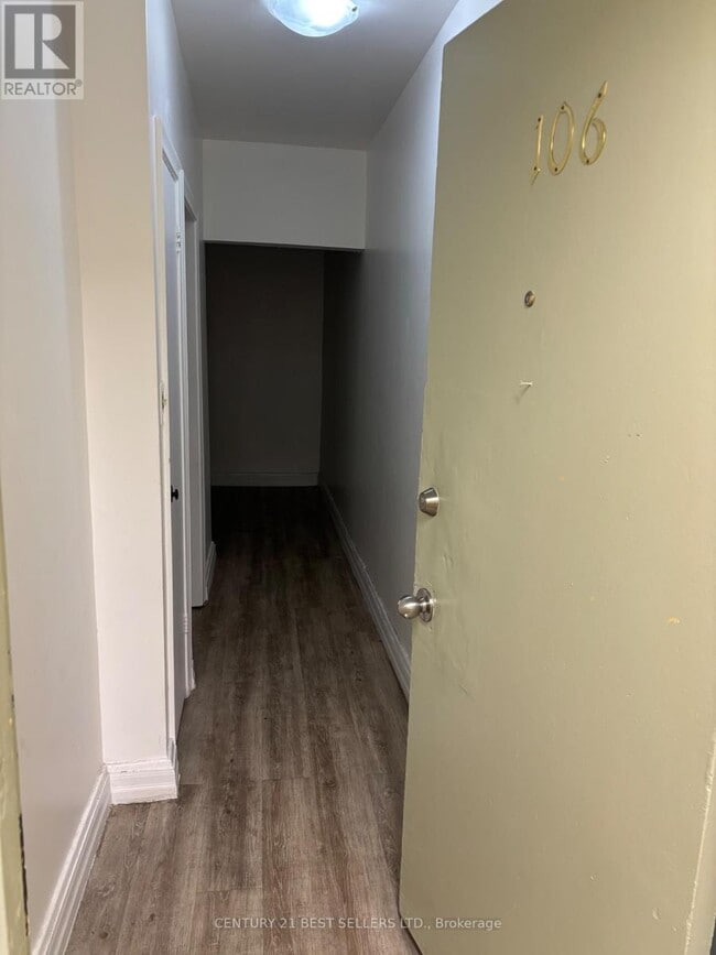 Photo du bâtiment - 990-990 O'Connor Dr