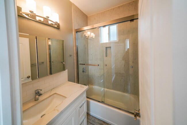 Modern Bathroom - 3831 24th St