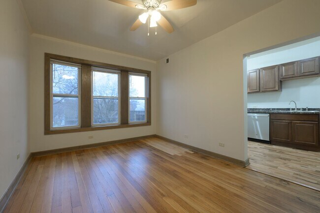 Building Photo - 664-666 E 50th Place
