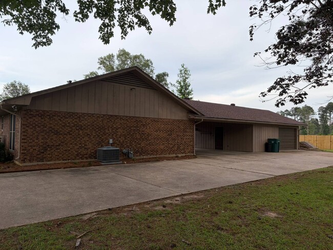 Building Photo - 82 Old Eldorado Rd