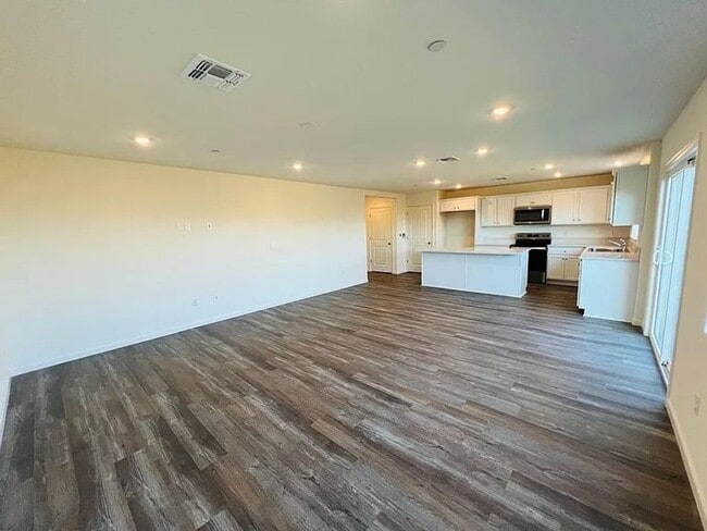 Building Photo - Spacious 4BR House in Lathrop
