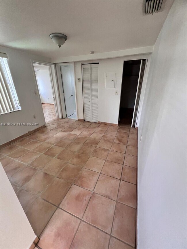 Foto del edificio - 1329 SW 75th Ave