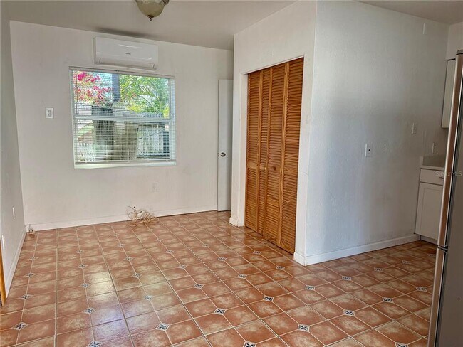 Foto del edificio - 551 73rd Ave