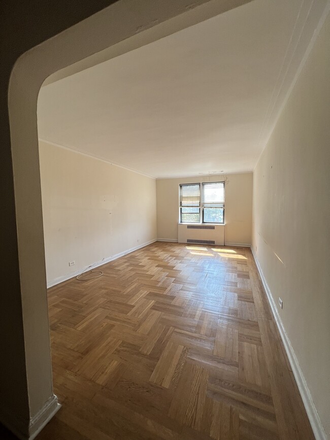 Foto del edificio - 3015 Riverdale Ave