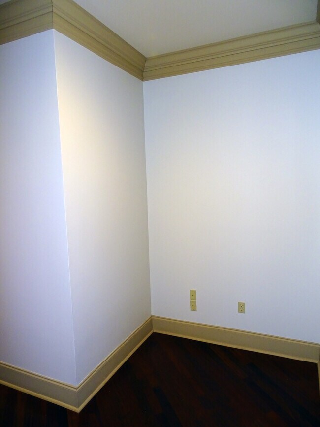 Building Photo - 605 Silverstone Rd