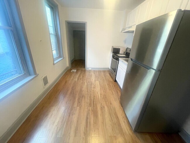 Building Photo - Stunning 4-Bedroom Townhome in Belmont! Av...