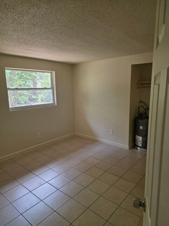 Building Photo - 2/1 DUPLEX