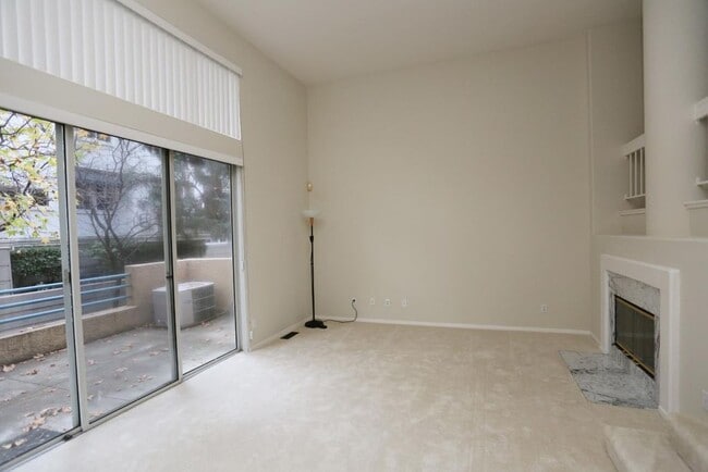 Building Photo - 418 Galleria Dr