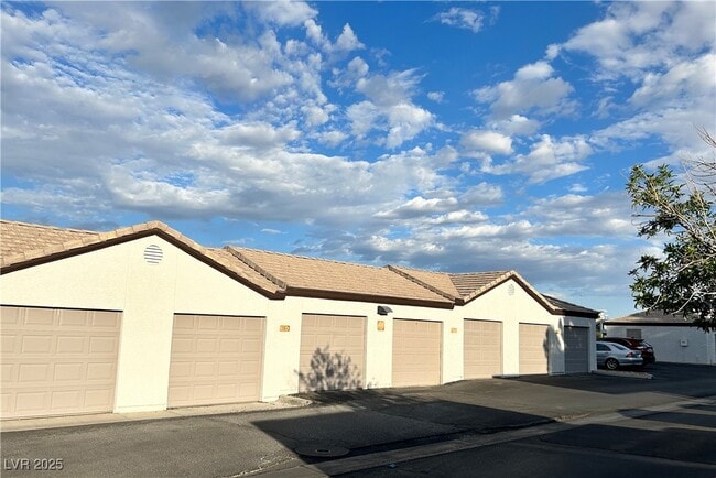 Building Photo - 7255 W Sunset Rd