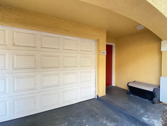 Building Photo - Spacious 2BD/2BA Visconti Townhome with 2-...