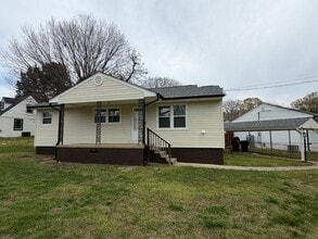 Building Photo - 1331 Elm St