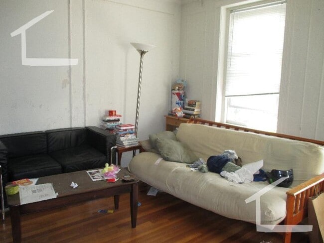 2Br/1Bth, ready to move in, Heat/Hot Water included, Laundry in building - 2Br/1Bth, ready to move in, Heat/Hot Water included, Laundry in building House