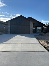 Building Photo - 4831 N Vassar Ave