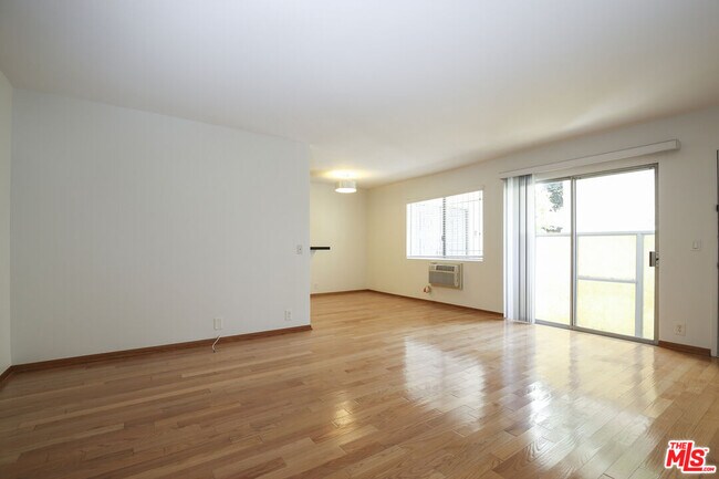 Foto del edificio - 1608 S Bentley Ave