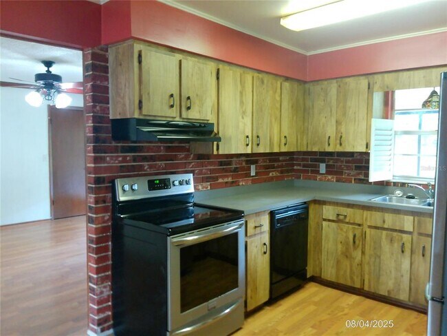 Building Photo - 6131 Doe Cir E